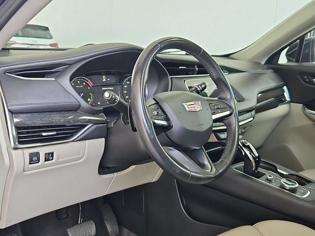 2022 Cadillac XT4 Premium Luxury