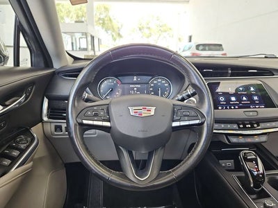 2022 Cadillac XT4 Premium Luxury