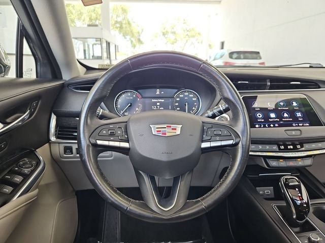 2022 Cadillac XT4 Premium Luxury