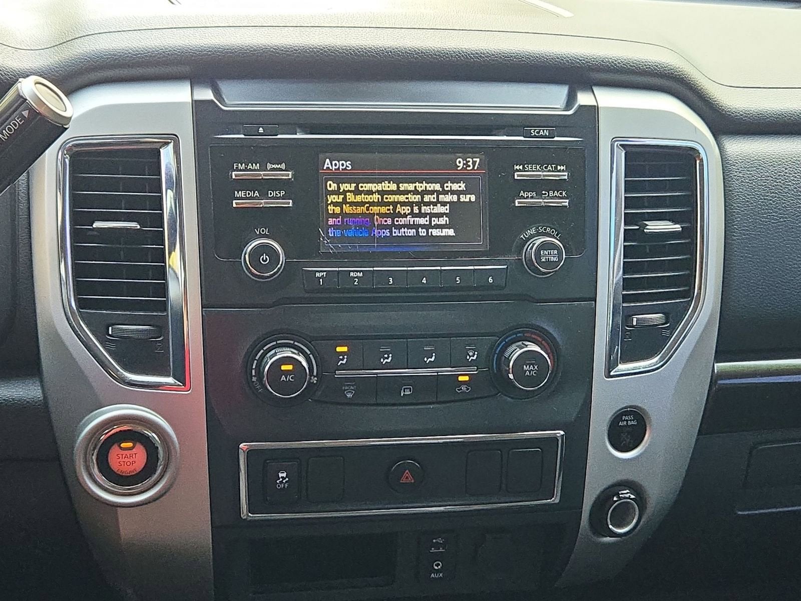 2017 Nissan Titan SV