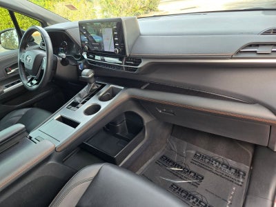 2022 Toyota Sienna XSE 7 Passenger