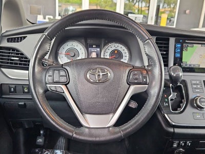 2017 Toyota Sienna SE Premium 8 Passenger