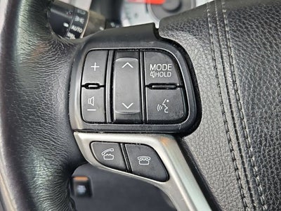 2017 Toyota Sienna SE Premium 8 Passenger