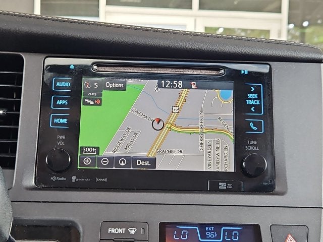 2017 Toyota Sienna SE Premium 8 Passenger