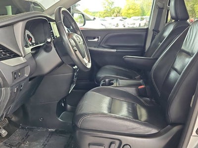 2017 Toyota Sienna SE Premium 8 Passenger