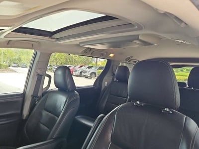 2017 Toyota Sienna SE Premium 8 Passenger