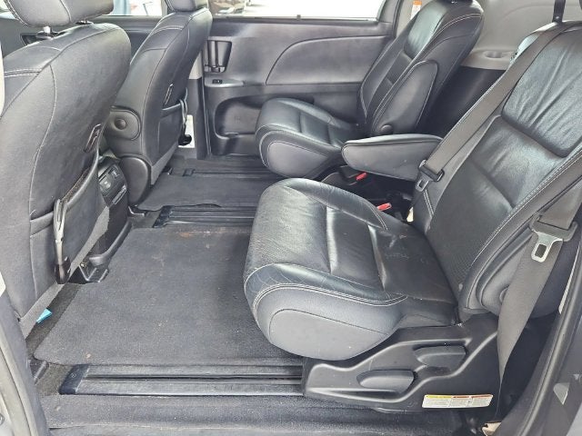 2017 Toyota Sienna SE Premium 8 Passenger