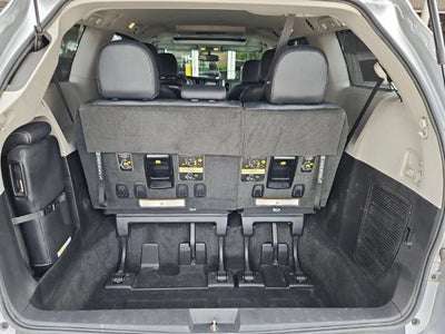 2017 Toyota Sienna SE Premium 8 Passenger