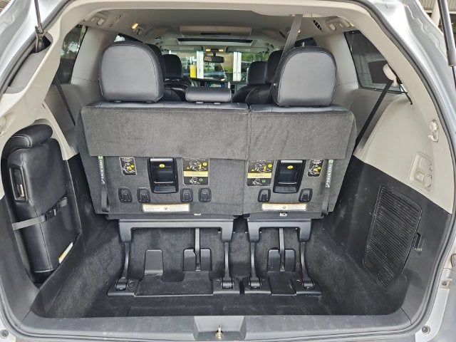 2017 Toyota Sienna SE Premium 8 Passenger