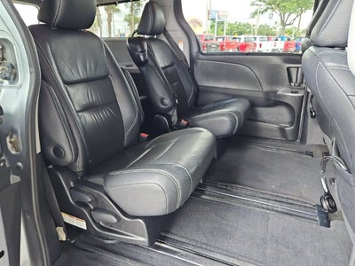 2017 Toyota Sienna SE Premium 8 Passenger