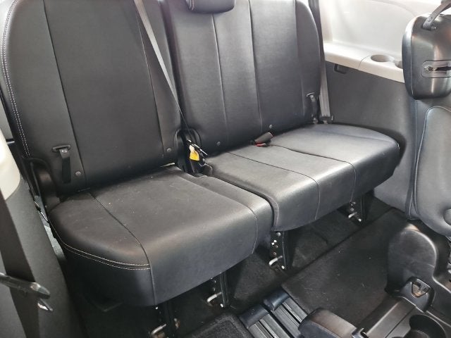 2017 Toyota Sienna SE Premium 8 Passenger