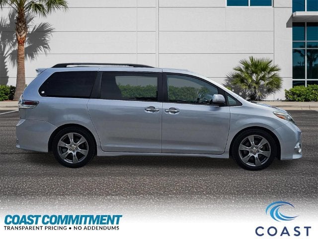 2017 Toyota Sienna SE Premium 8 Passenger