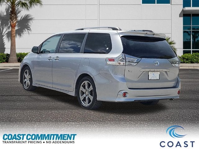 2017 Toyota Sienna SE Premium 8 Passenger