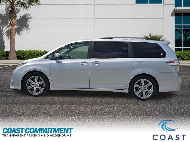 2017 Toyota Sienna SE Premium 8 Passenger