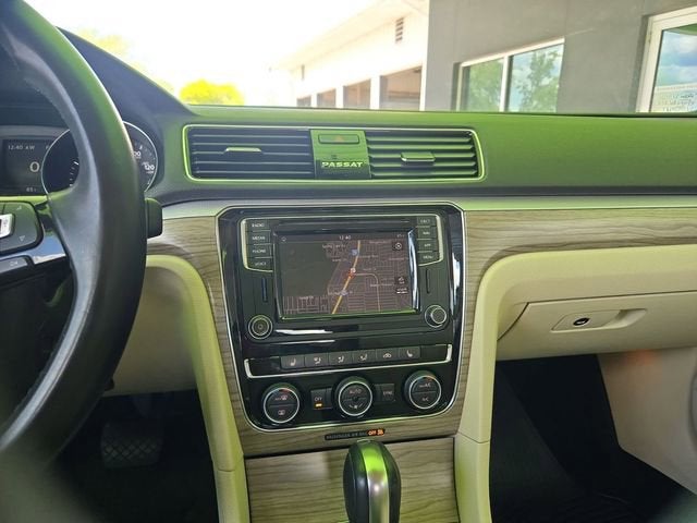 2018 Volkswagen Passat 2.0T SE